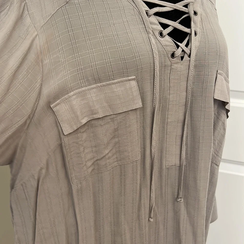 Torrid 3x gray shirt blouse - Picture 3 of 9